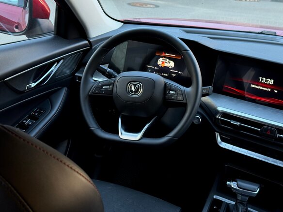 2023 Changan CS35 Plus I Рестайлинг, красный, 1890000 рублей - вид 3