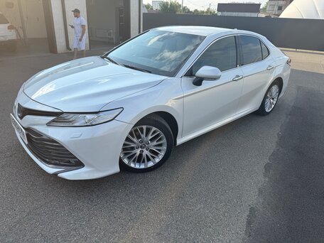 2019 Toyota Camry VIII (XV70), белый, 2220000 рублей, вид 1