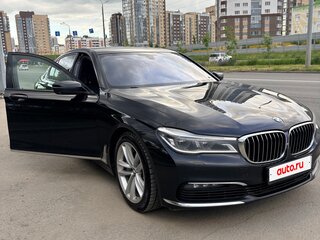 2017 BMW 7 серии Long 750Li xDrive VI (G11/G12), чёрный, 3800000 рублей, вид 3