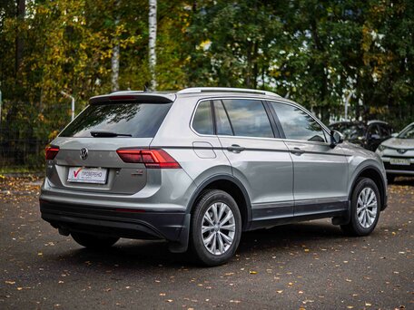 2017 Volkswagen Tiguan II, серебристый, 1955000 рублей, вид 2