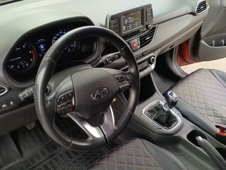 2018 Hyundai i30 III, красный, 1450000 рублей, вид 5