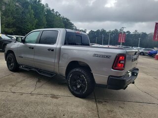 2025 Ram 1500 Crew Cab V Рестайлинг, серебристый, 6151000 рублей, вид 4