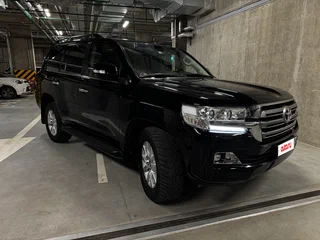2018 Toyota Land Cruiser 200 Series Рестайлинг 2, чёрный, 6350000 рублей, вид 1