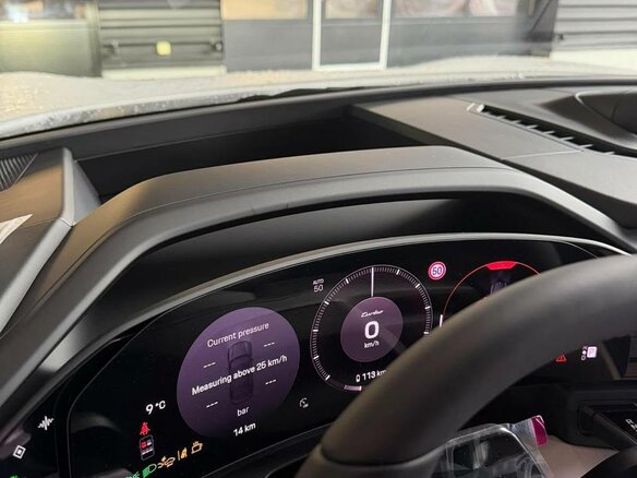 2026 Porsche Cayenne Turbo Electric IV, чёрный, 37500000 рублей - вид 3