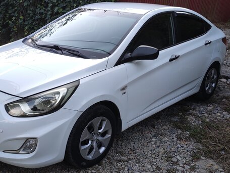 2014 Hyundai Solaris I, белый, 750000 рублей, вид 5