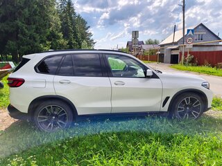 2019 BMW X5 40i IV (G05/G18), белый, 5700000 рублей, вид 5