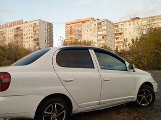 2001 Toyota Platz, белый, 195000 рублей, вид 3