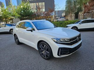 2026 Volkswagen Touareg III Рестайлинг, белый, 12000000 рублей, вид 2
