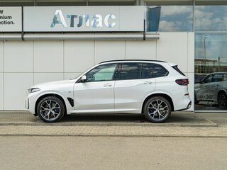 2025 BMW X5 40i IV (G05/G18) Рестайлинг, белый, 15690000 рублей, вид 4