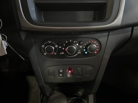 2015 Renault Sandero Stepway II, серебристый, 860000 рублей - вид 14