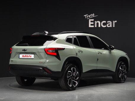 2023 Chevrolet Trax II, зелёный, 1770000 рублей, вид 3