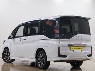 2017 Honda Stepwgn V Рестайлинг, белый, 2299000 рублей, вид 4