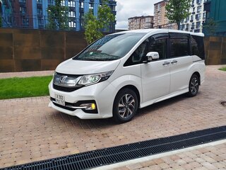 2017 Honda Stepwgn Spada V Рестайлинг, белый, 1900000 рублей, вид 2