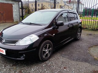 2011 Nissan Tiida I Рестайлинг, коричневый, 750000 рублей, вид 1
