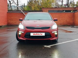 2017 Kia Rio IV, красный, 700000 рублей, вид 1
