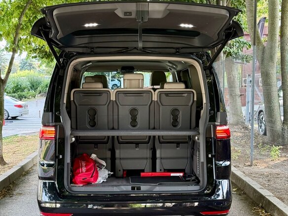 2023 Volkswagen Multivan Long T7, чёрный, 6100000 рублей - вид 13