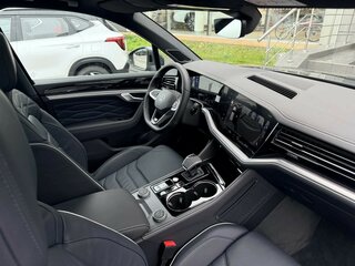 2026 Volkswagen Touareg III Рестайлинг, серый, 13620000 рублей, вид 5
