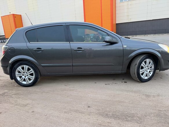 2008 Opel Astra H Рестайлинг, серый, 450000 рублей - вид 3