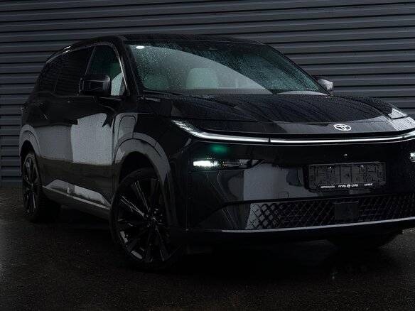 2026 Toyota bZ3X 58.3 kWh, чёрный, 2540046 рублей