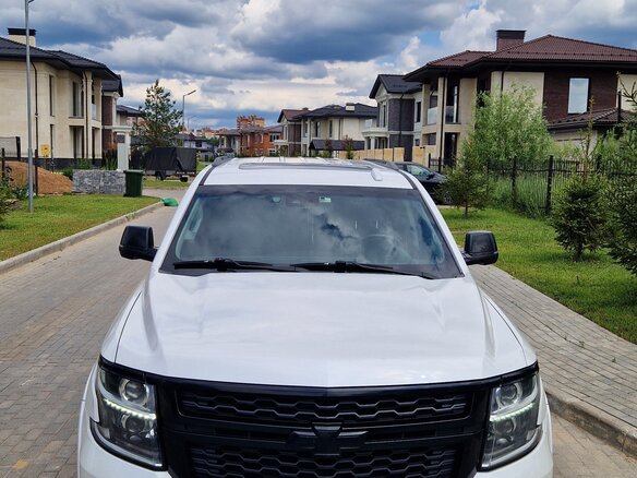 2018 Chevrolet Tahoe IV, белый, 4150000 рублей - вид 1