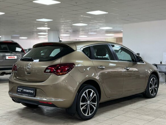 2013 Opel Astra J Рестайлинг, бежевый, 595000 рублей - вид 3