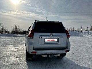 2018 Toyota Land Cruiser Prado 150 Series Рестайлинг 2, серебристый, 5800000 рублей, вид 3