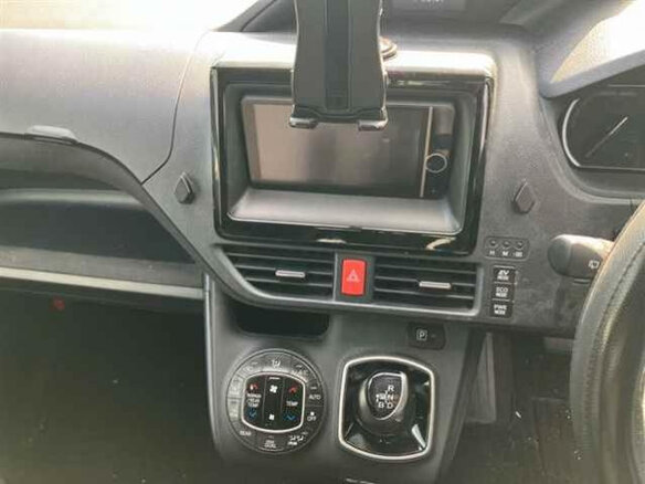 2015 Toyota Voxy III (R80), белый, 1590000 рублей - вид 6