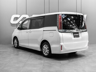 2018 Toyota Noah III (R80) Рестайлинг, белый, 2550000 рублей, вид 2