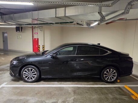 2025 Lexus ES 200 VII Рестайлинг 2, чёрный, 4950000 рублей, вид 2