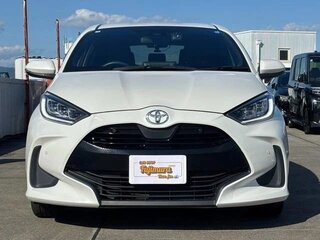 2022 Toyota Yaris IV, белый, 790005 рублей, вид 1
