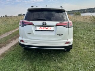 2017 Toyota RAV4 IV (XA40) Рестайлинг, белый, 2149000 рублей, вид 4