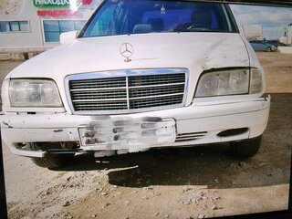 1998 Mercedes-Benz C-Класс 220 I (W202) Рестайлинг, белый, 130000 рублей, вид 1