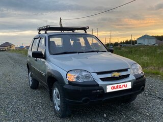 2014 Chevrolet Niva I Рестайлинг, серебристый, 450000 рублей, вид 3
