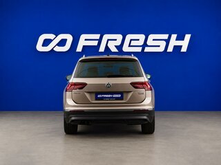 2017 Volkswagen Tiguan II, бежевый, 2390077 рублей, вид 4