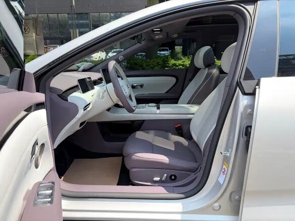 2026 Changan Qiyuan A06 28.39 kWh, серебристый, 2437007 рублей - вид 10