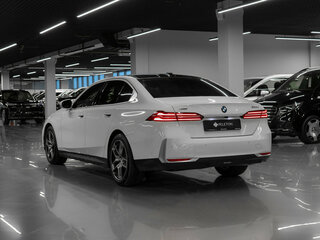 2024 BMW 5 серии 523d xDrive VIII (G60/G61/G68), белый, 7420000 рублей, вид 4
