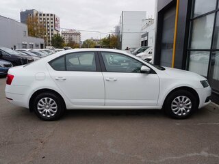 2020 Skoda Octavia III (A7) Рестайлинг, белый, 1650000 рублей, вид 4