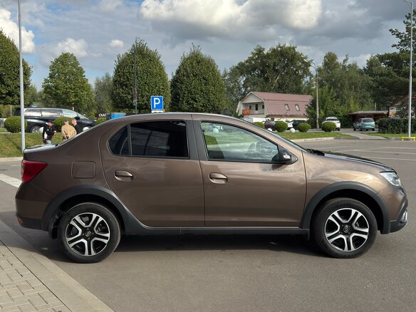 2022 Renault Logan Stepway II Рестайлинг, коричневый, 1350000 рублей - вид 4