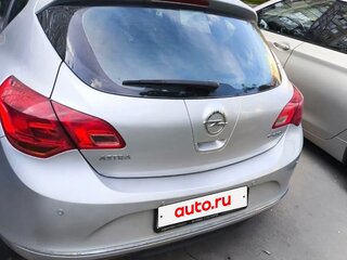 2013 Opel Astra J Рестайлинг, серебристый, 680000 рублей, вид 4