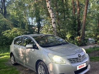 2009 Toyota Verso I, серебристый, 750000 рублей, вид 2