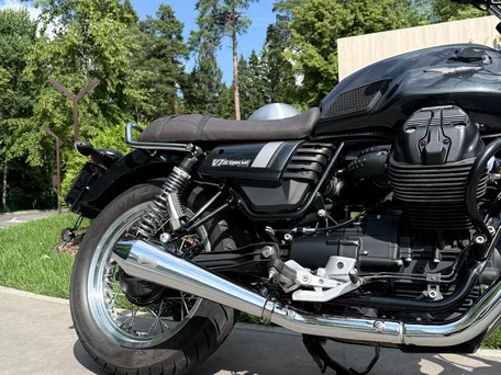 2021 Moto Guzzi V 7 III, серый, 700000 рублей, вид 2