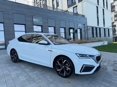 2022 Skoda Octavia IV (A8), белый, 2140000 рублей, вид 4