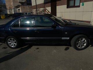 1998 Mercedes-Benz E-Класс 280 II (W210, S210), синий, 245000 рублей, вид 3