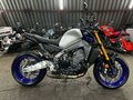 2023 Yamaha MT-09 (FZ-09), серебристый, 1150000 рублей - вид 2