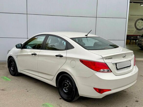 2015 Hyundai Solaris I Рестайлинг, бежевый, 900000 рублей - вид 5
