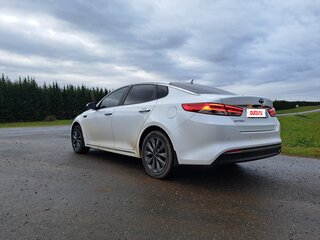 2018 Kia Optima IV, белый, 2100000 рублей, вид 3