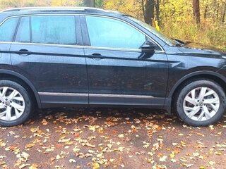 2021 Volkswagen Tiguan II Рестайлинг, чёрный, 3450000 рублей, вид 4