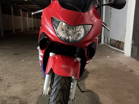1999 Honda CBR 600F, красный, 380000 рублей, вид 4