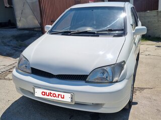 2001 Toyota Platz, белый, 400000 рублей, вид 1