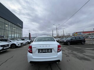 2026 Lada (ВАЗ) Granta I Рестайлинг, белый, 1101000 рублей, вид 3